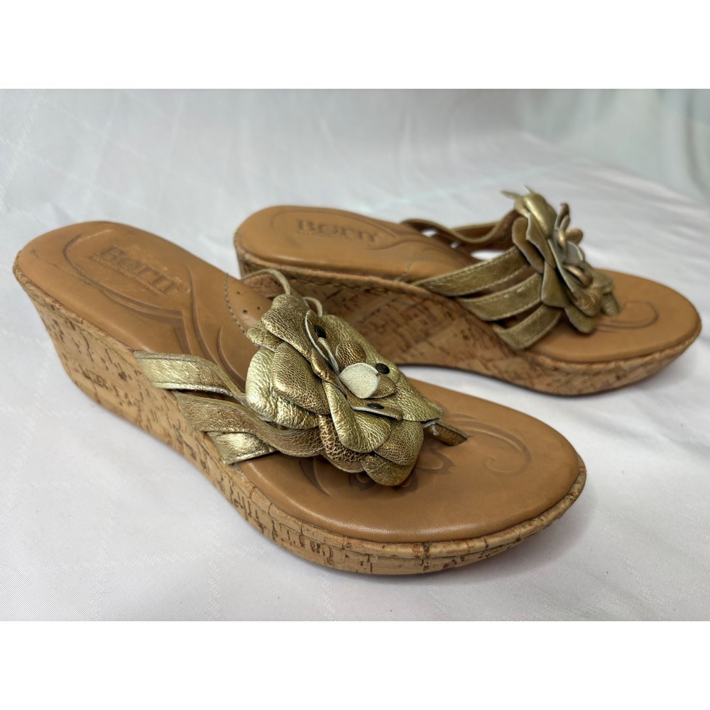 BORN Womens Gold Metallic Leather Flower Wedge Sandals Sz 8 Handcrafted Earthy